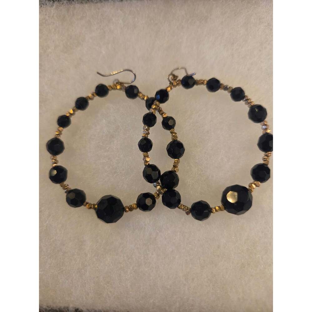 Vtg Large black and gold beaded hoop earrings w small gold-tone spacer beads